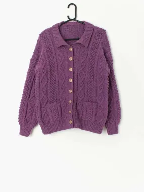 80s berry purple handknitted cardigan with cable knit pattern, fancy gold buttons – Small/Medium