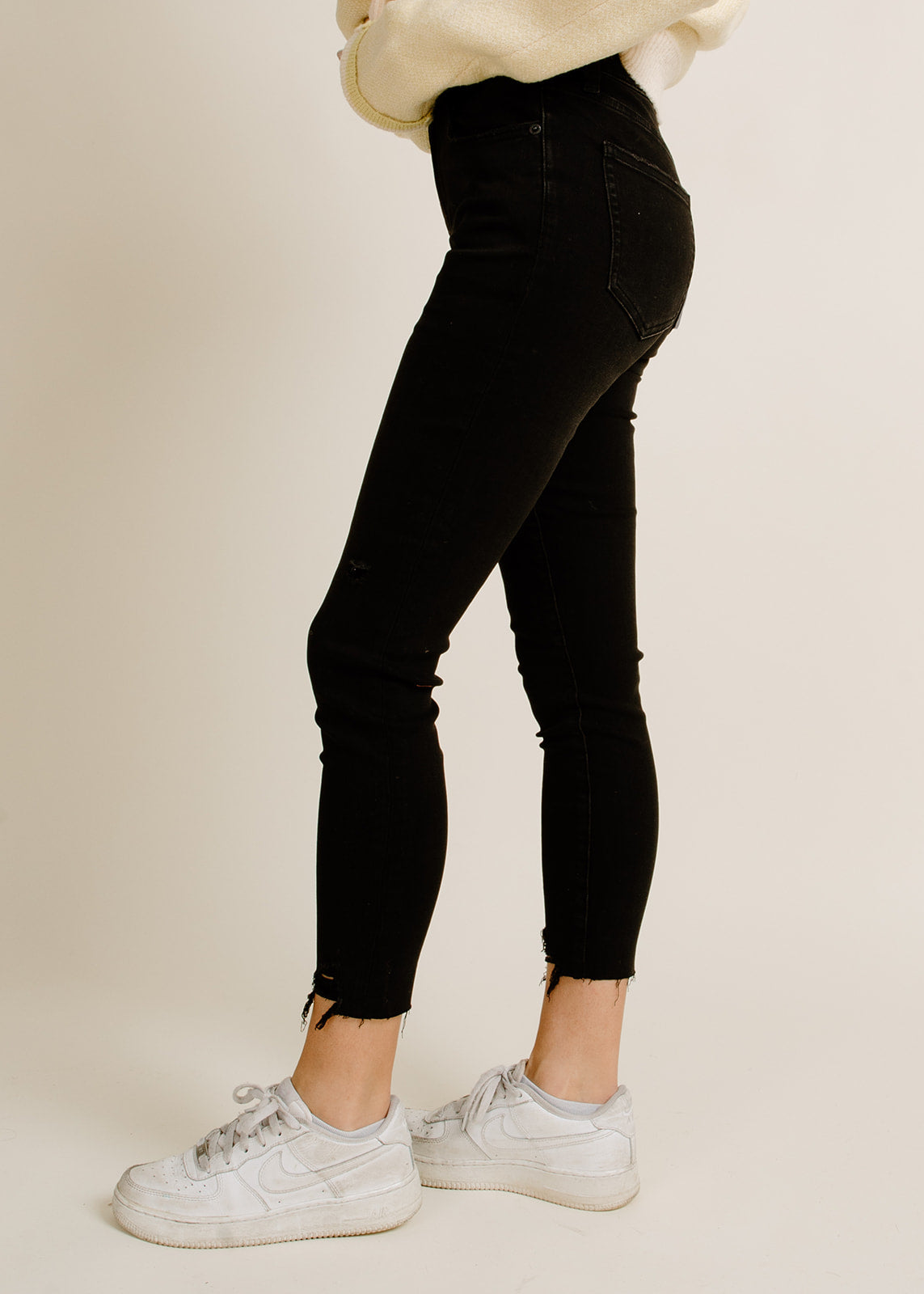 AUDREY MID RISE SKINNY CROP - CARBON