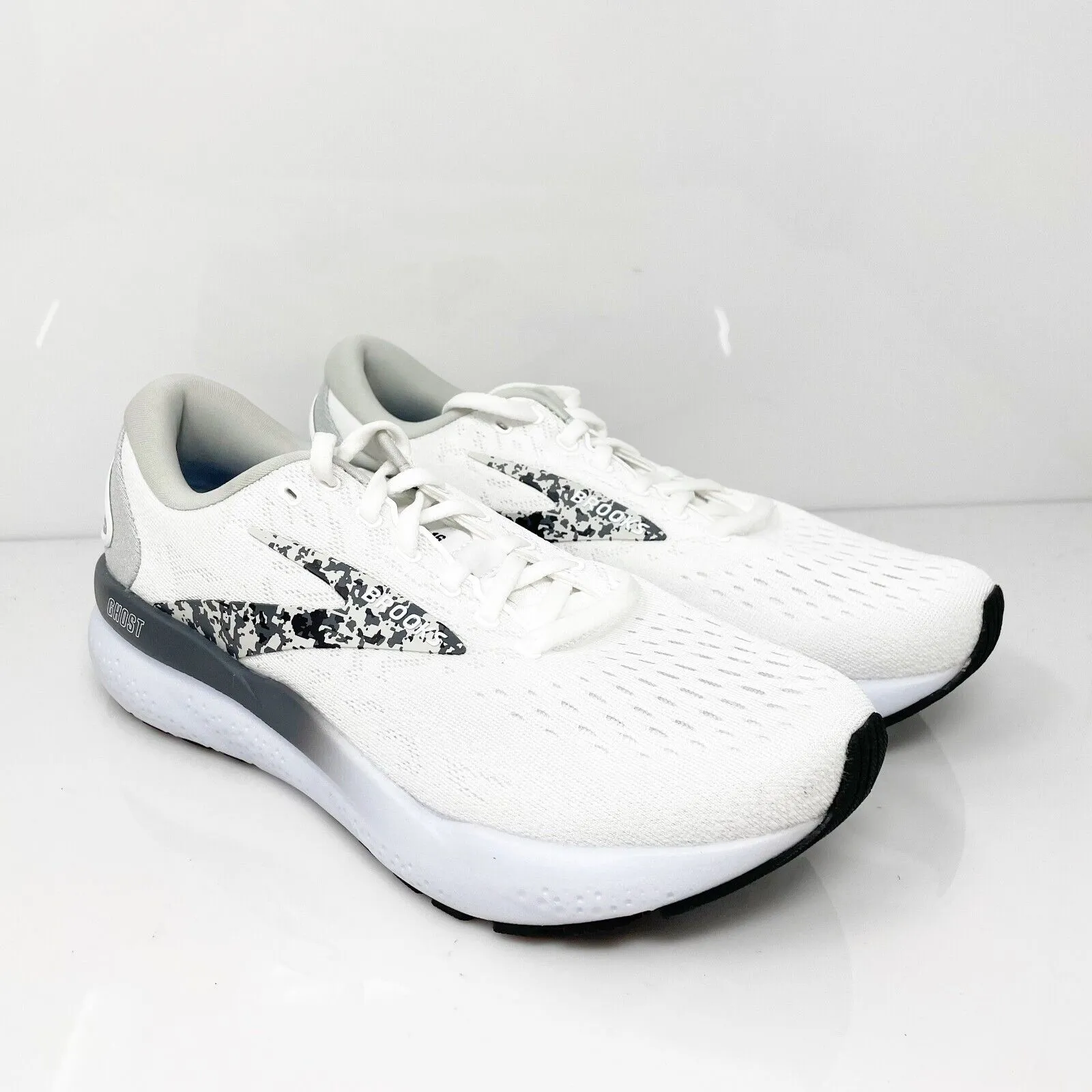 Brooks Womens Ghost 16 1204071B147 White Running Shoes Sneakers Size 8.5 B