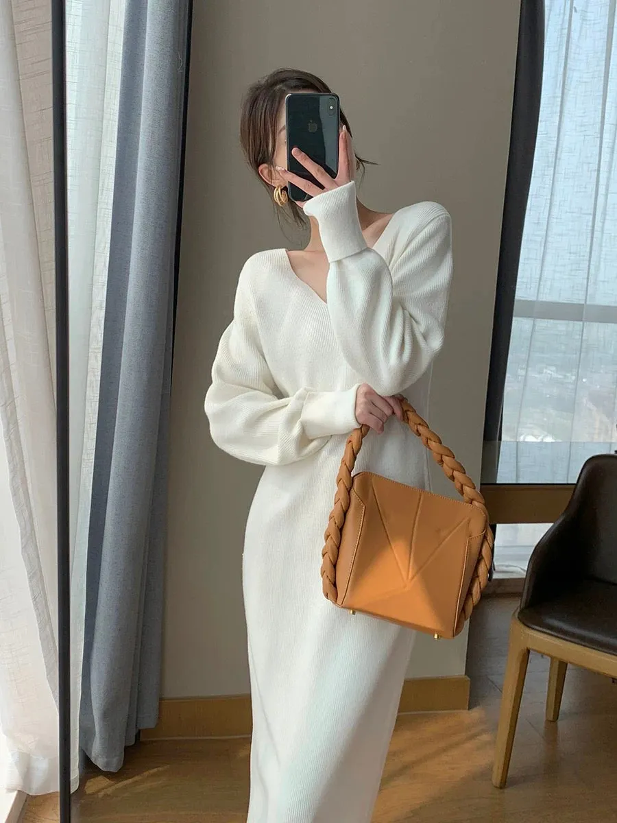 FT GUOGE white knitted dress for women 2023 autumn and winter new V-neck French style with coat and base skirt