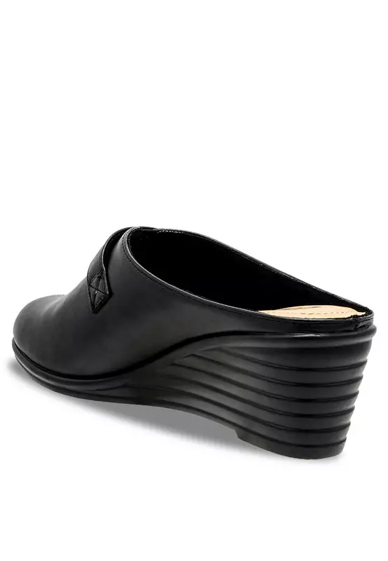 Louis Cuppers Louis Cuppers Faux Leather Wedge Pumps