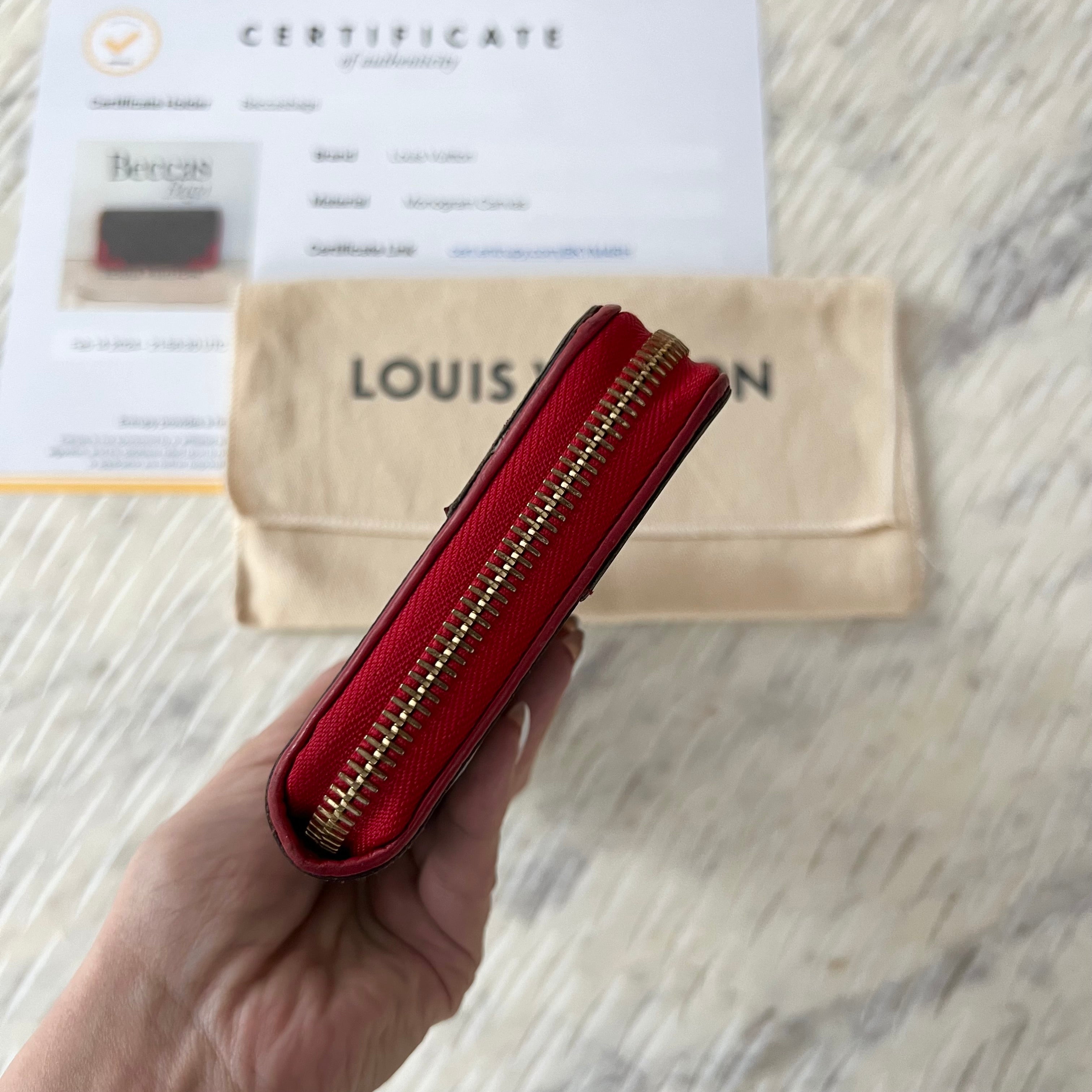 Louis Vuitton Retiro Zippy Wallet