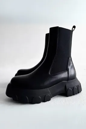 Tank Leather Chelsea Boots