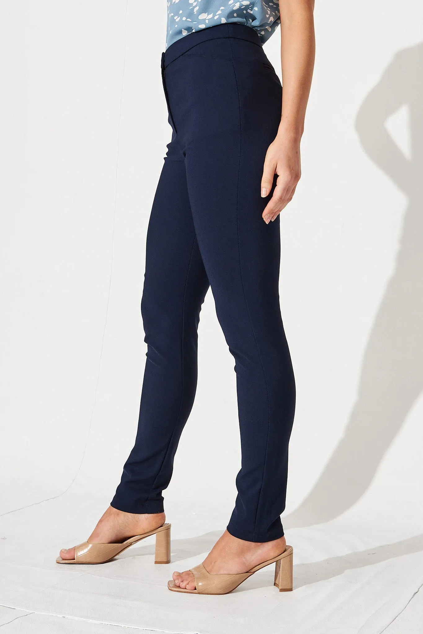 The Boss Pants In Navy